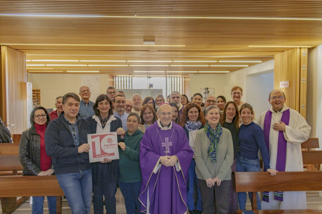 fotos de grup al acabar l'eucaristia dels 10 anys