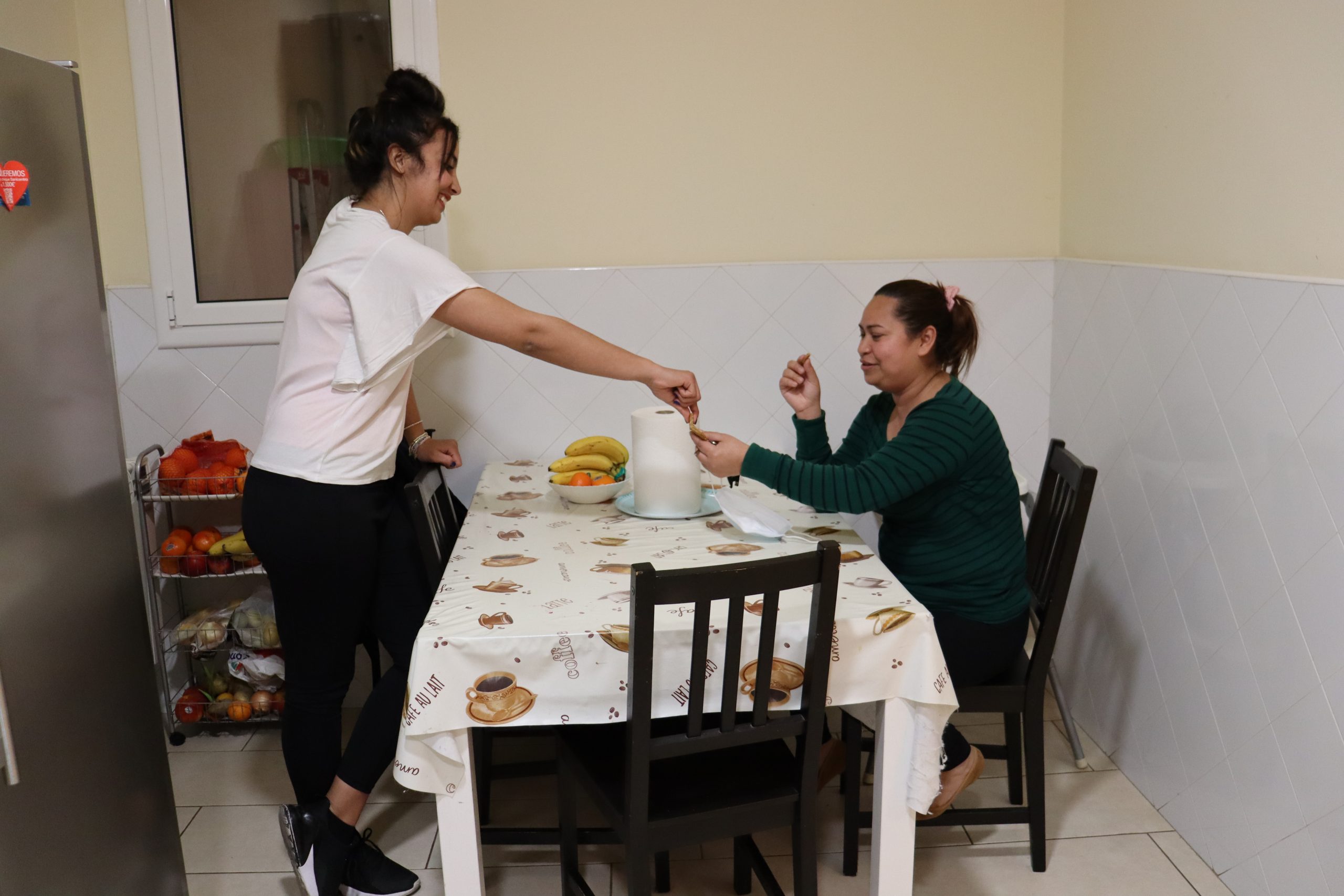 Dos chicas de un piso compartido